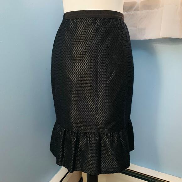 Ann Taylor Flounce Hem Skirt in Black Dot Jacquard Size 4 - Picture 2 of 8